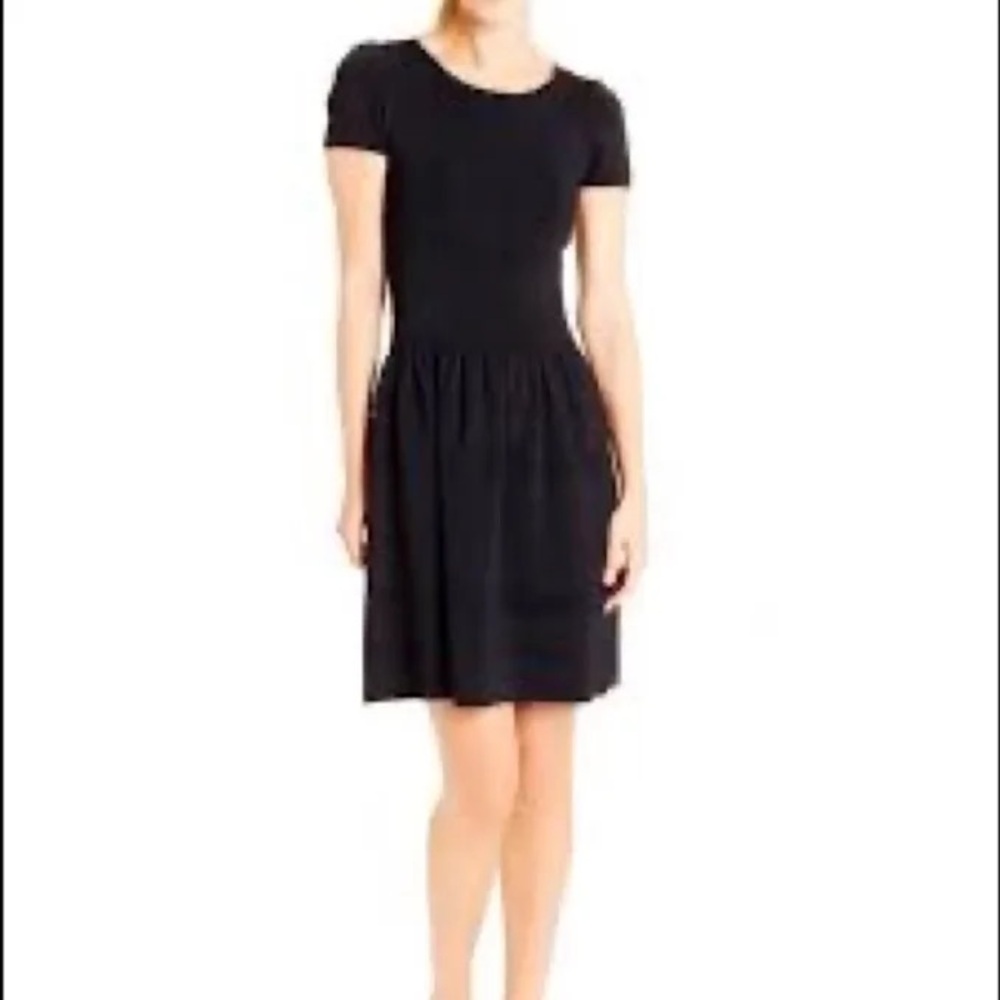 J McLaughlin Black Grace Cap Sleeve Jersey Dress. Size Medium.